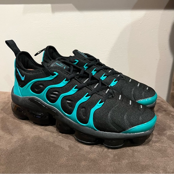 vapormax plus eagles